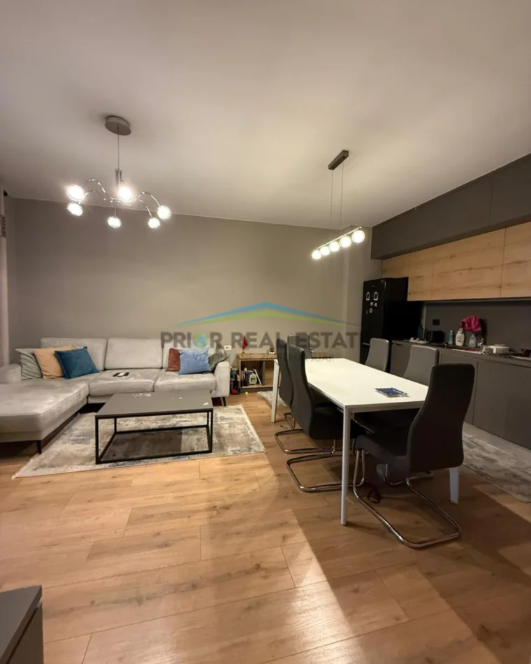 Tirane, shitet apartament 2+1+2  Kati 3, 111 m² , 2700 €/m2 (Stacioni i Trenit)