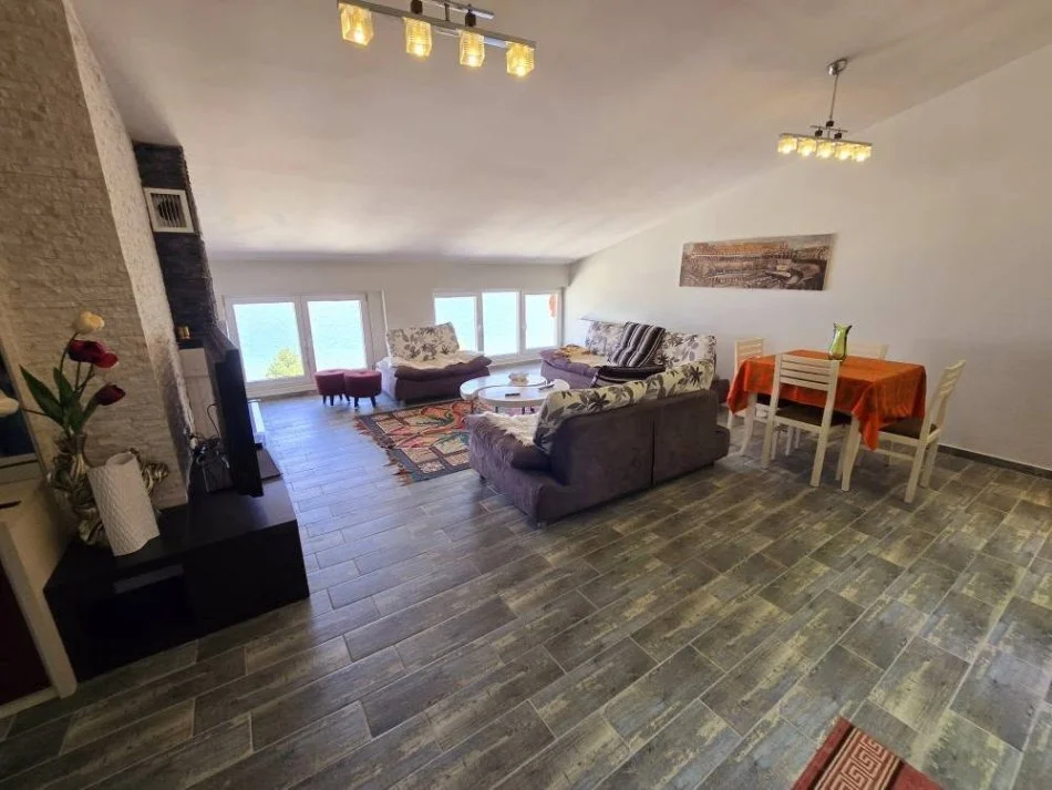 Pogradec, shitet apartament 3+1 Kati 9, 159.000 € (deshmoret e pojskes)