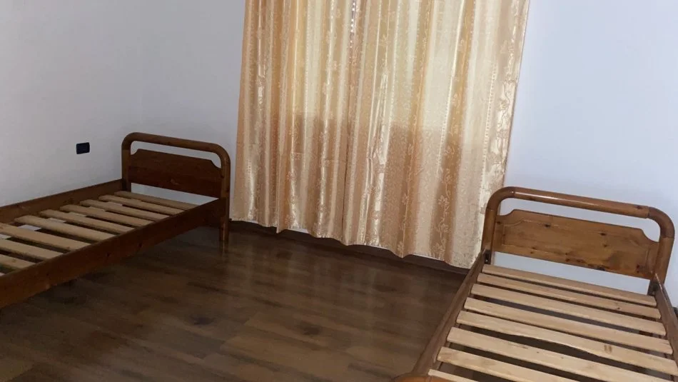 Tirane, jepet me qera apartament 2+1 , 80 m² 450 € 