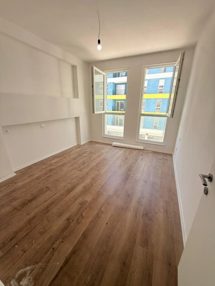 Tirane, shitet apartament 1+1+Ballkon Kati 3, 60 m² 76.000 € (Univers City)