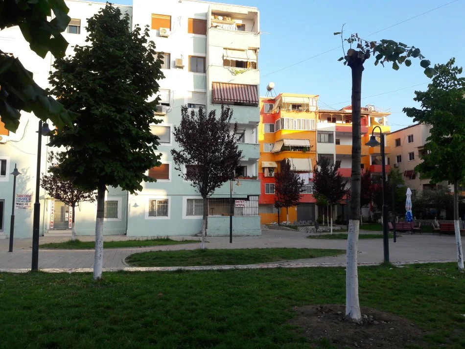 Në Parkun Qendror të Fierit, prona shitet për biznes