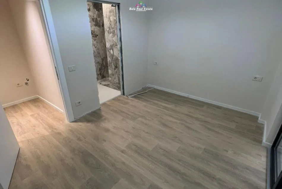 Tirane, jepet me qera zyre Kati 8, 116 m² 830 € (Rruga Mine Peza)