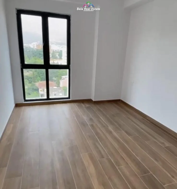 Tirane, jepet me qera zyre Kati 8, 85 m² 520 € (Rruga e Dibres)