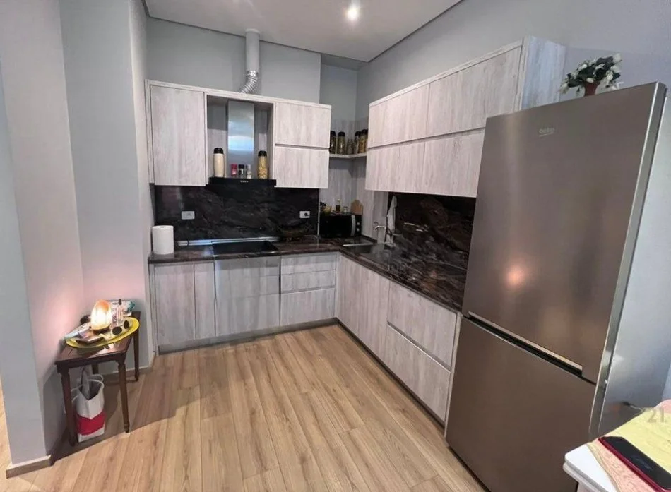 Tirane, shitet apartament 1+1 , 76 m² 250.000 € 