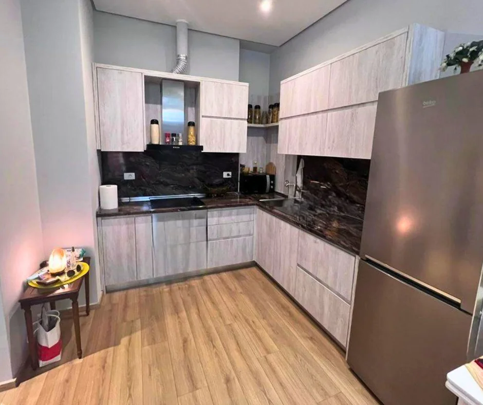 Tirane, shes apartament 1+1+Ballkon Kati 3, 76 m² 250.000 € (Kompleksi Delijorgji)