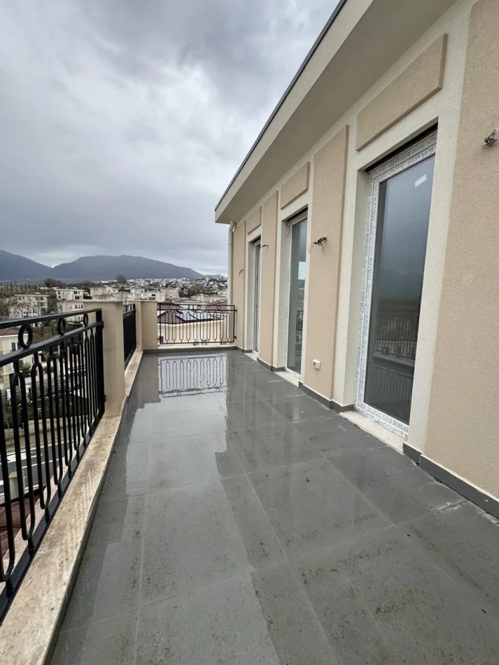 Tirane, shitet apartament 3 Katshe , 907 m² (Collina Verde)