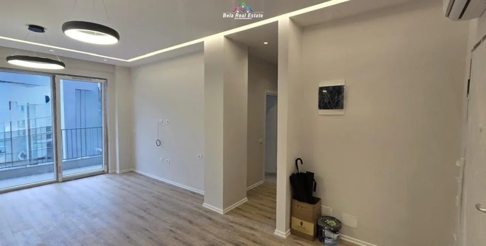 Tirane, jepet me qera zyre Kati 6, 100 m² 900 € (prane Kompleksit Kika 2)