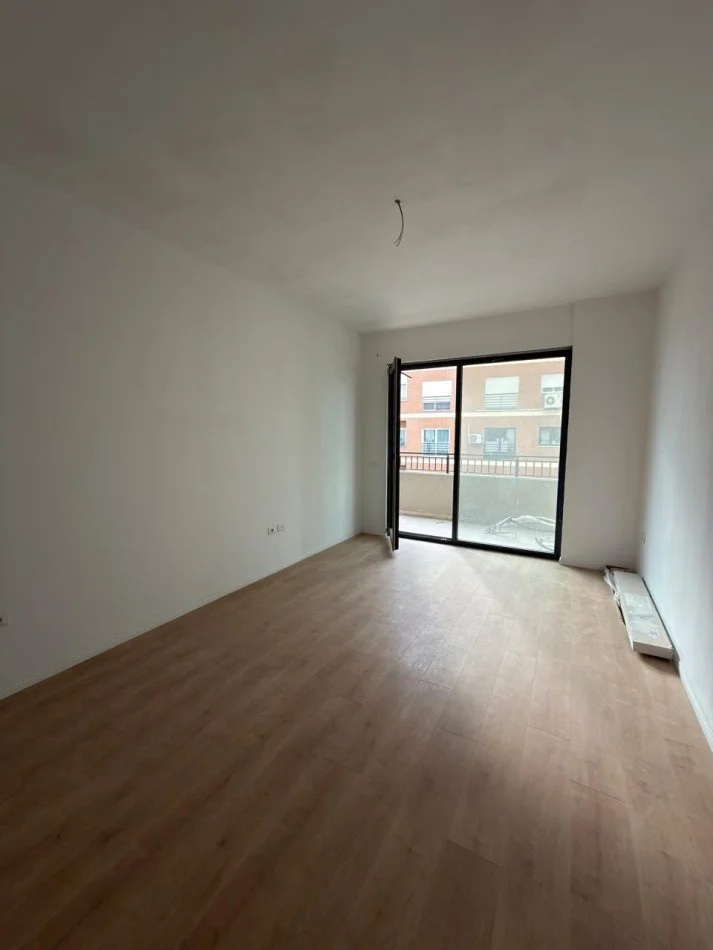 Tirane, shitet apartament 1+1+Ballkon Kati 3, 78 m² 180.250 € (Liqeni i Thate)