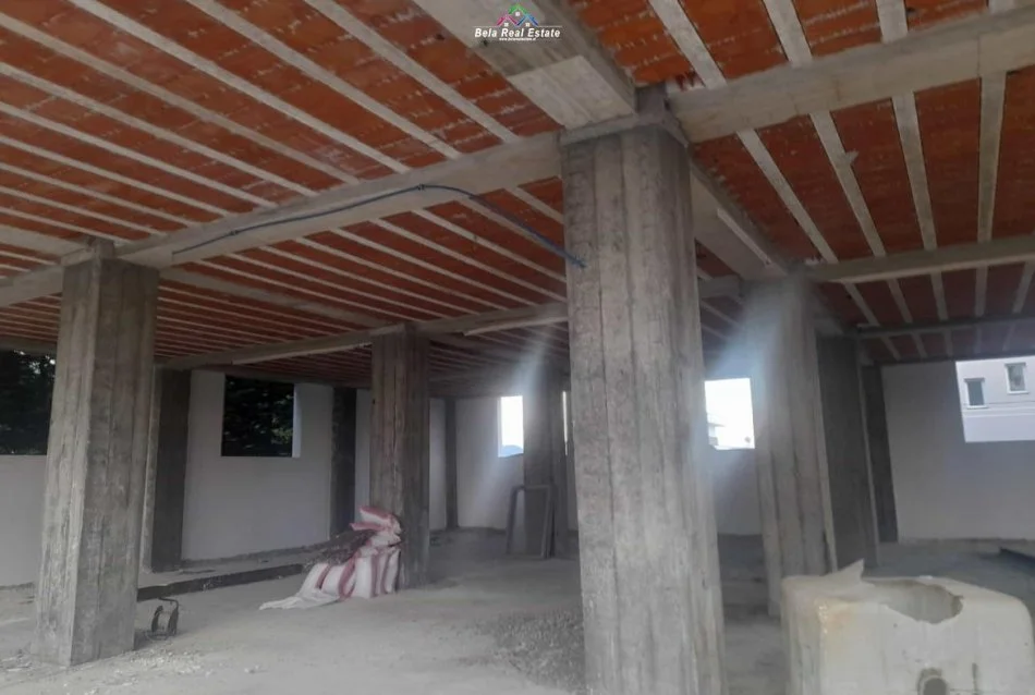 Durres, jepet me qera magazine Kati 1, 3.000 m² 2.500 € (Durres)