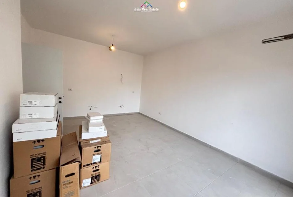 Tirane, jepet me qera zyre Kati 3, 103 m² 500 € (Rruga e Barrikadave)