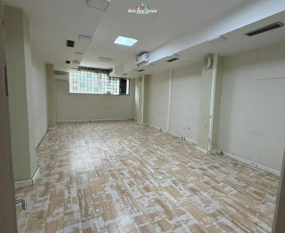 Tirane, jepet me qera zyre Kati 2, 200 m² 3.140 € (Rruga e Dibres)