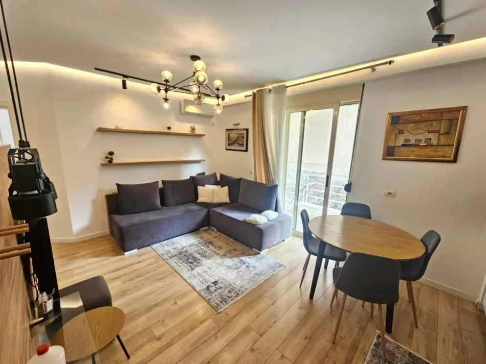 Tirane, jepet me qera apartament 1+1 Kati 2, 65 m² 520 € (Rruga Eduart Mano)