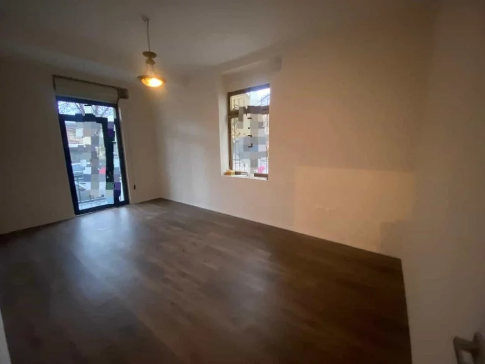 Tirane, jepet me qera zyre Kati 1, 73 m² 1.200 € (Rruga e dibres)