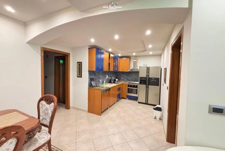 Tirane, jepet me qera apartament 3+1 Kati 1, 140 m² 1.200 € (Rruga e Elbasanit)