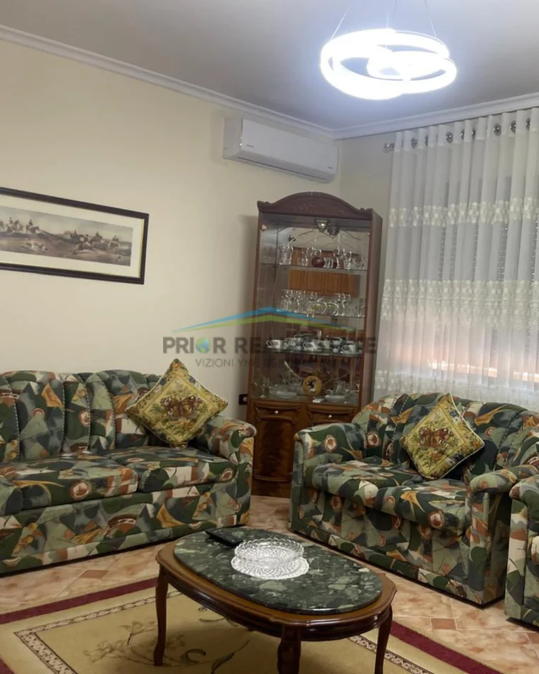 Fier, shitet Vile 2 Kateshe+Papafingo  250.000 € Fier (Jakov Xoxa)