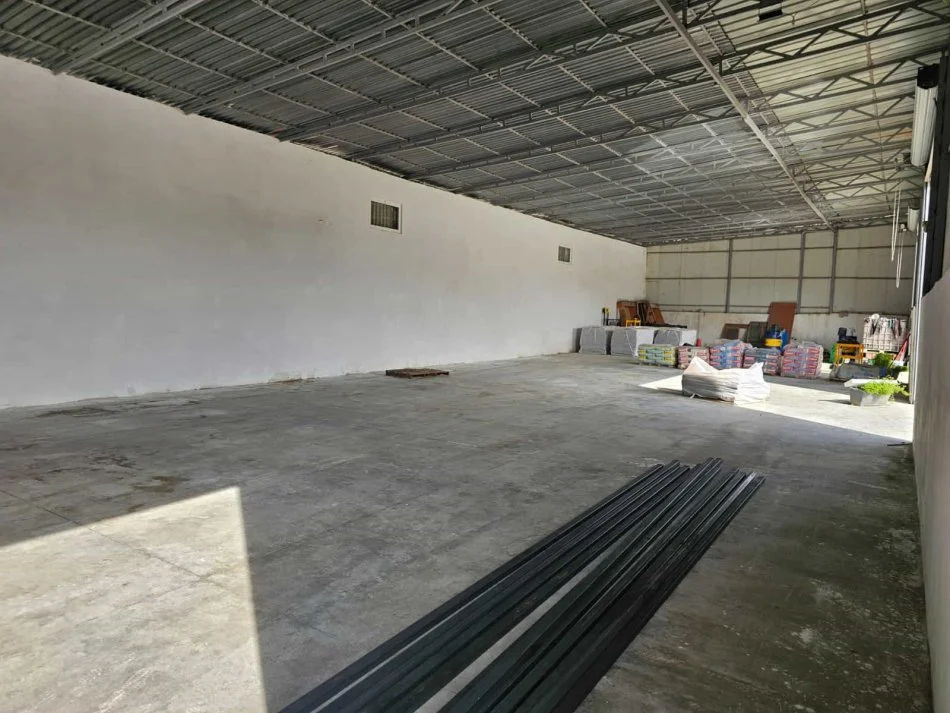 Tirane, jepet me qera magazine Kati 0, 550 m² 2.500 € (Vore)