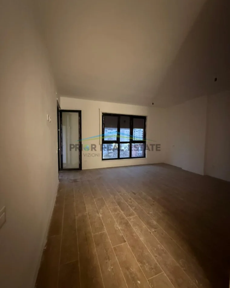 Tirane, shitet apartament 1+1 Kati 5, 63.5 m²   2800€/m2 (Komuna e Parisit)