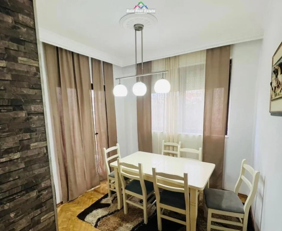 Tirane, jepet me qera apartament 3+1 Kati 1, 125 m² 680 € (rruga Eshref Frasheri)