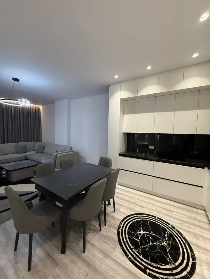 Tirane, jepet me qera apartament 2+1 Kati 5, 100 m² 800 € (Rruga 5 Maj)