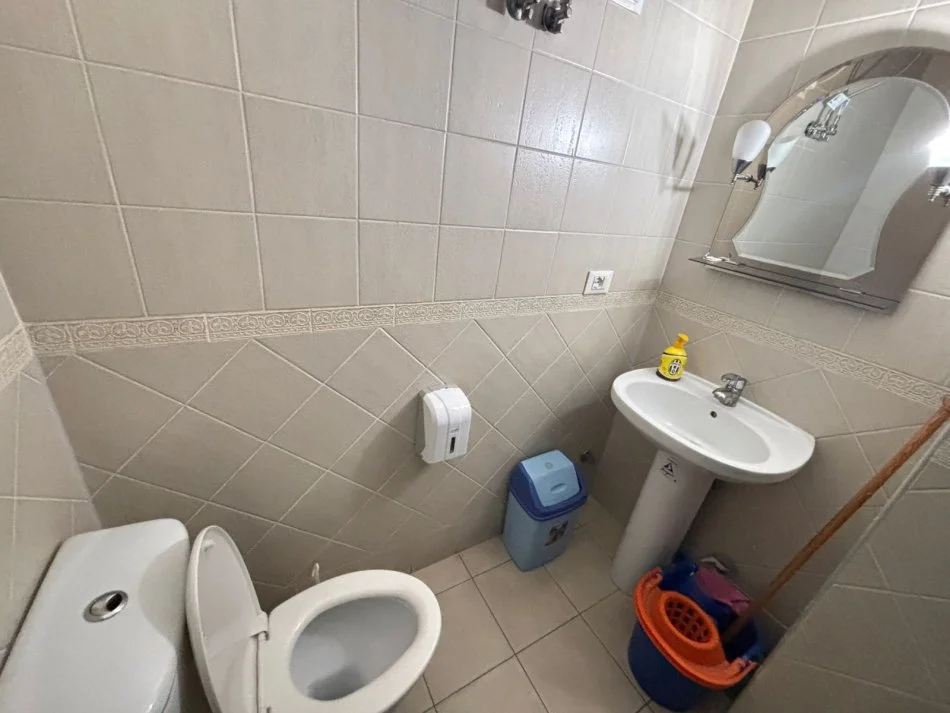 Tirane, jepet me qera garsonier 1+1 Kati 2, 25 m² 440 € (Rruga Myslym Shyri)