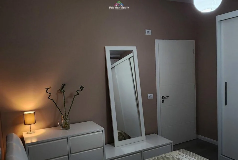 Tirane, jepet me qera apartament 1+1 Kati 3, 78 m² 850 € (Rruga Islam Alla)