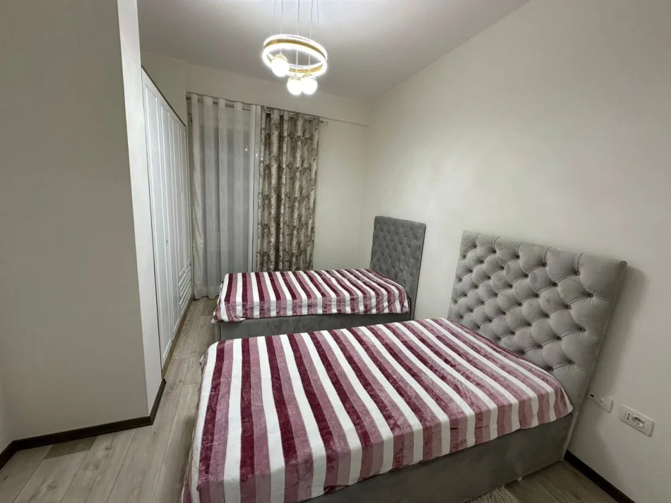 Tirane, jepet me qera apartament 2+1 Kati 2, 110 m² 850 € (Rruga Hamdi Sina)