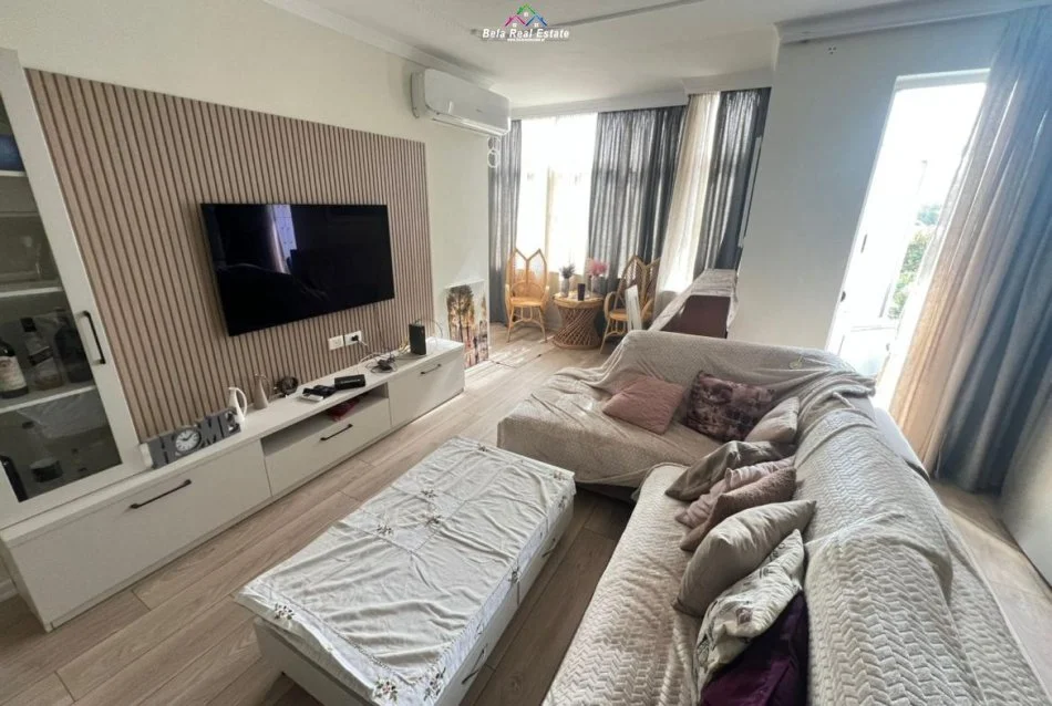 Tirane, jepet me qera apartament 3+1 Kati 3, 100 m² 1.200 € (Bulevardi Bajram Curri)