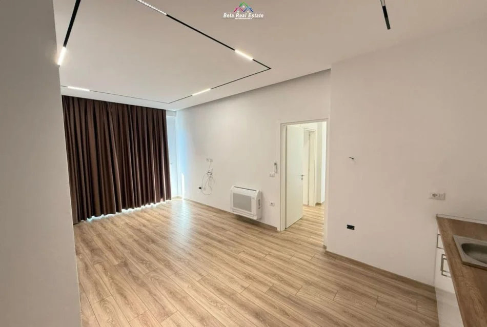 Tirane, jepet me qera zyre Kati 7, 100 m² 940 € (Rruga Anton Lufi)