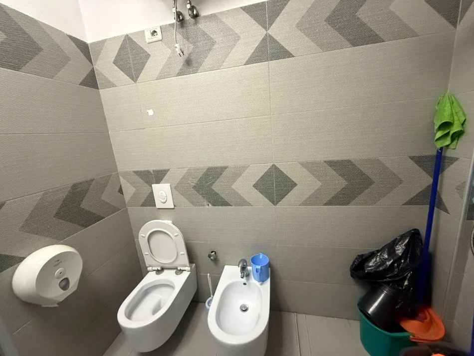 Tirane, jepet me qera zyre Kati 2, 200 m² 1.883 € (Bulevardi Gjergj Fishta)