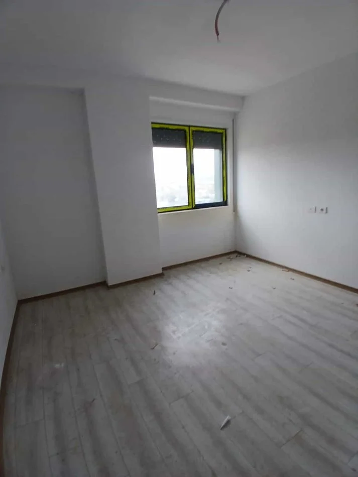 Tirane, jepet me qera apartament 3+1 Kati 5, 125 m² 415 € (Paskuqan)