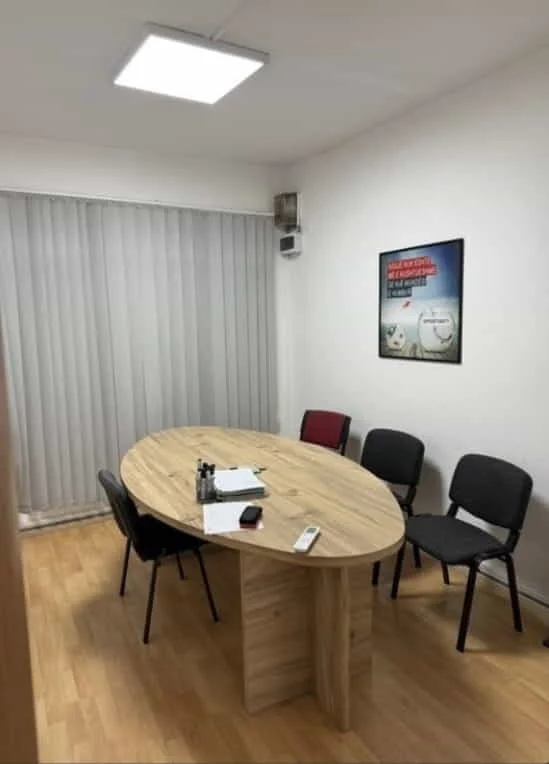 Tirane, jepet me qera zyre Kati 2, 61 m² 520 € (Rruga Sotir Kolea)
