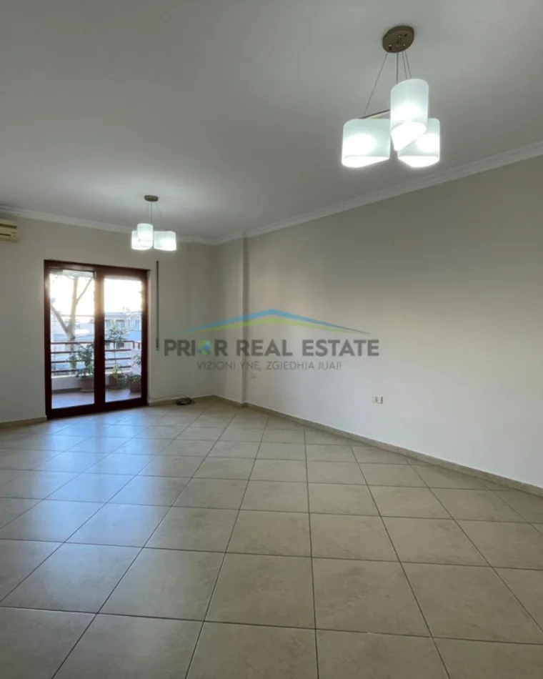 Tirane, jepet me qera apartament 2+1+2  Kati 1, 106 m² 90.000 all (Ruga e Kavajes)