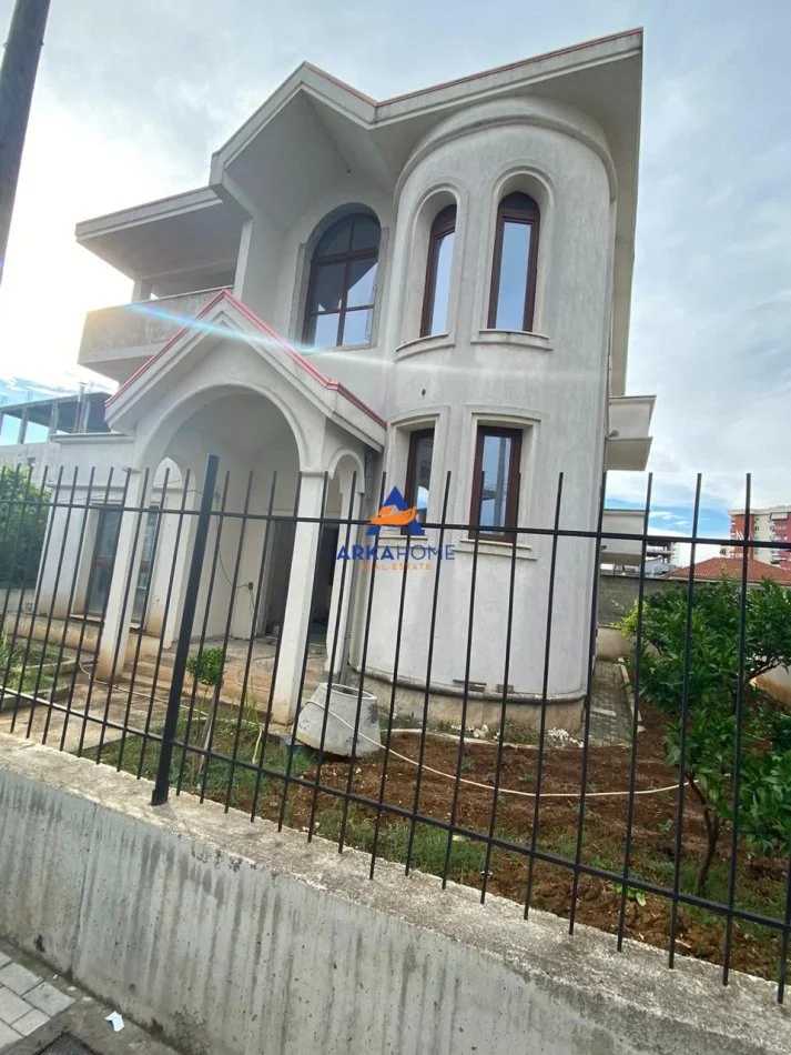 Tirane, shitet Vile 2 Katshe , 833.333 € 