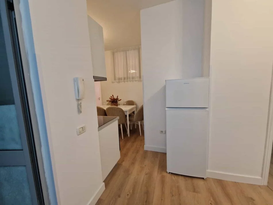 Tirane, jepet me qera apartament 1+1 Kati 5, 70 m² 1.040 € (Rruga Islam Alla)