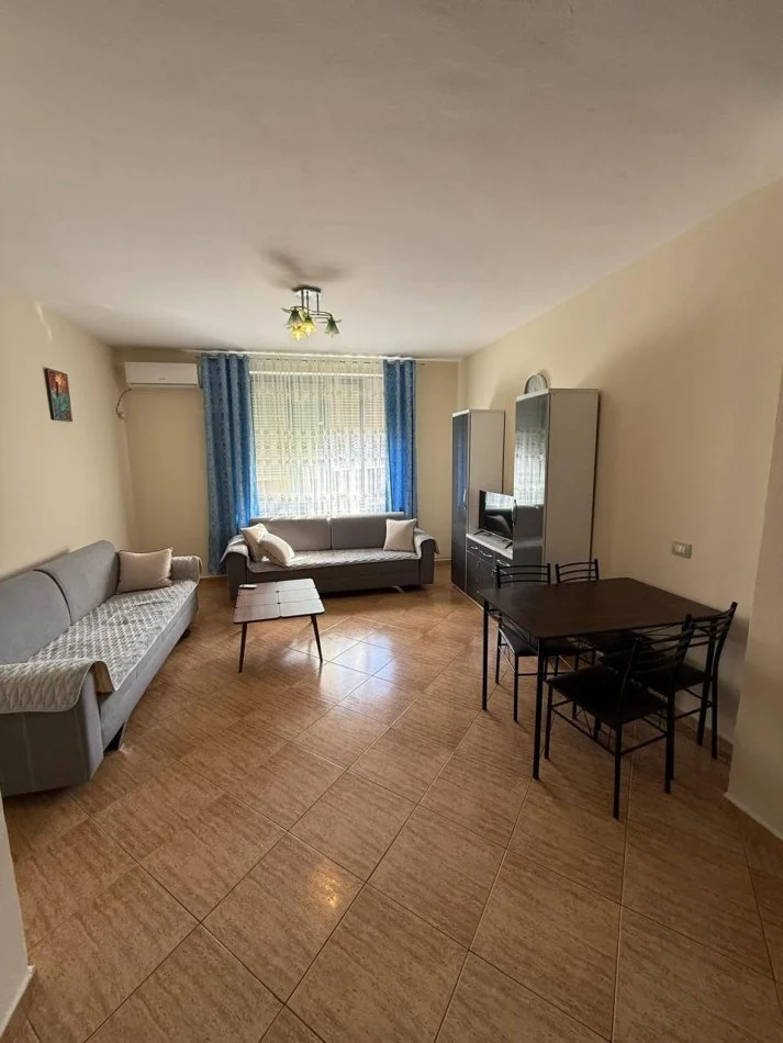 Vlore, jepet me qera apartament 2+1 , 115 m² 650 € 