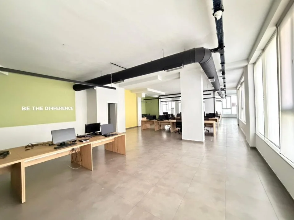 Tirane, jepet me qera zyre Kati 2, 750 m² 7.500 € (Rruga Sokrat Miho)