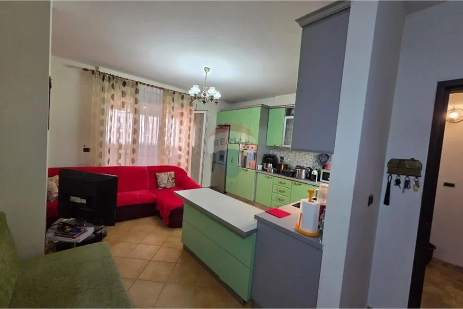 Tirane, shitet apartament 1+1+Ballkon Kati 2, 85 m² 175.000 € (Kika 1)