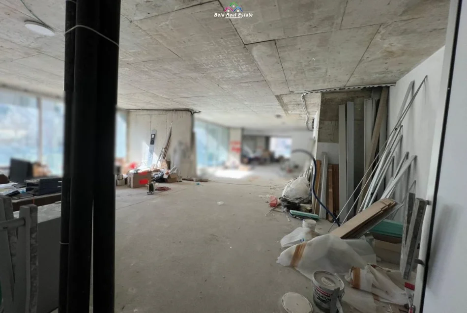 Tirane, jepet me qera zyre Kati 2, 265 m² 9.300 € (Bllok)