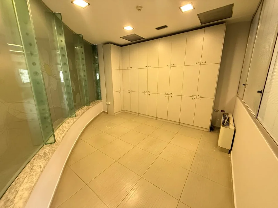 Tirane, jepet me qera zyre Kati 2, 916 m² 18.000 € (Rruga e KAvajes)