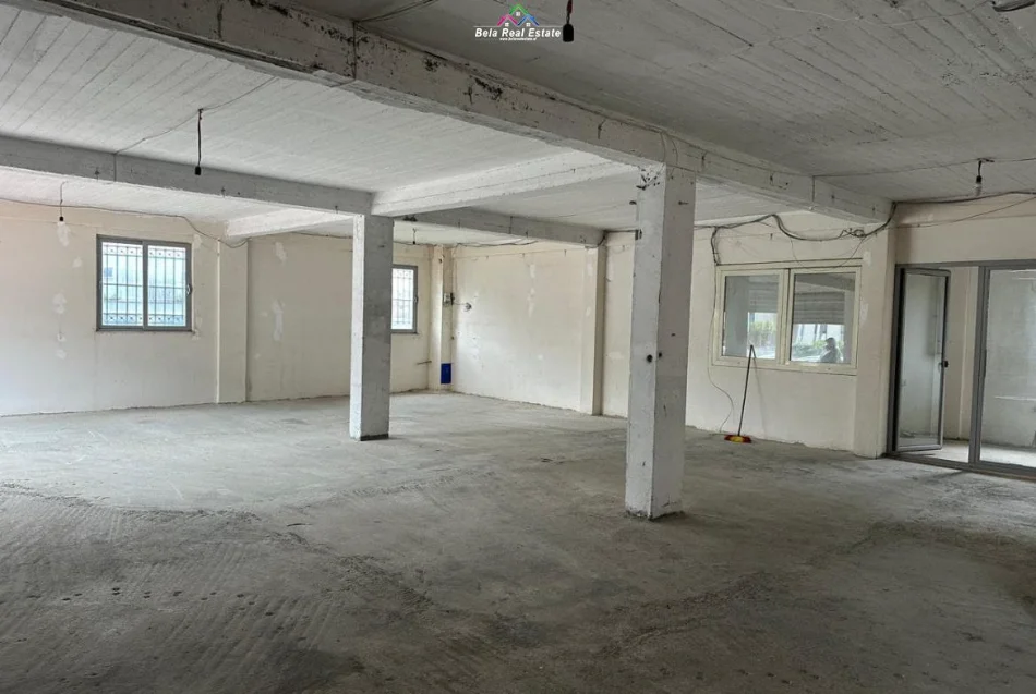 Tirane, jepet me qera magazine Kati 0, 260 m² 730 € (Autostrada Tirane- Durres)