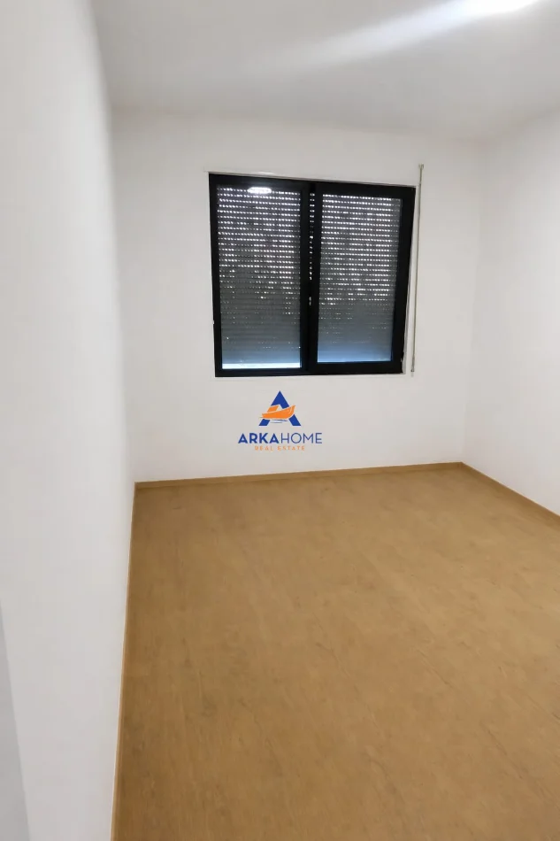 Tirane, jepet me qera apartament 3+1+Ballkon Kati 1, 110 m² 833 € 