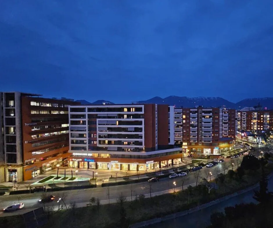 Tirane, shes apartament 3+1+Ballkon Kati 3, 176 m² 528.000 € (Kompleksi Delijorgji)