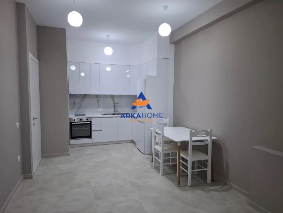 Tirane, jepet me qera apartament 1+1+Ballkon Kati 6, 60 m² 625 € 