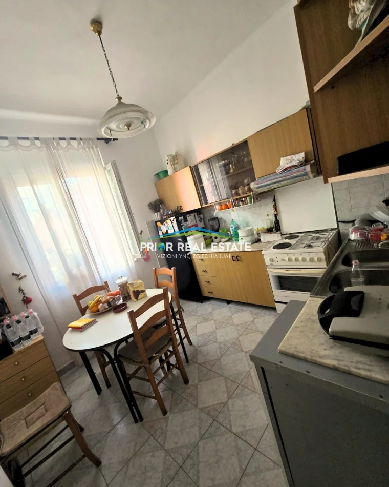 Tirane, jepet me qera apartament 2+1 Kati 1, 70 m² 60.000 ALL (Komuna e Parisit)