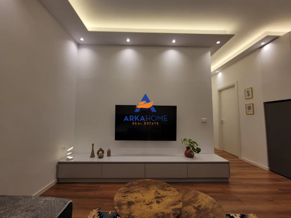 Tirane, jepet me qera apartament 1+1+Ballkon Kati 1, 50 m² 600 € 