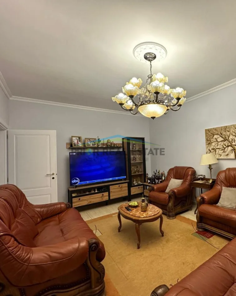 Tirane, jepet me qera apartament 3+1+2 Kati 6, 140 m² 100.000 ALL (Vasil Shanto)