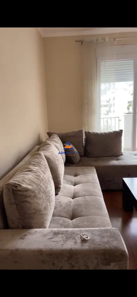 Tirane, jepet me qera apartament 2+1+Ballkon Kati 3, 94 m² 572 € 