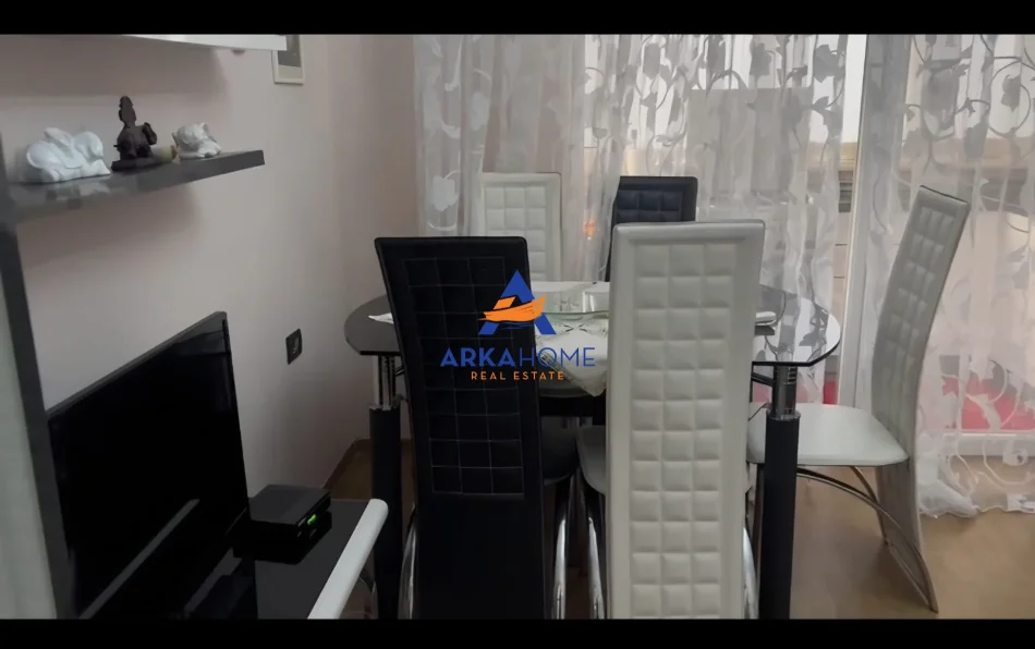 Tirane, jepet me qera apartament 2+1+Ballkon Kati 3, 85 m² 625 € 