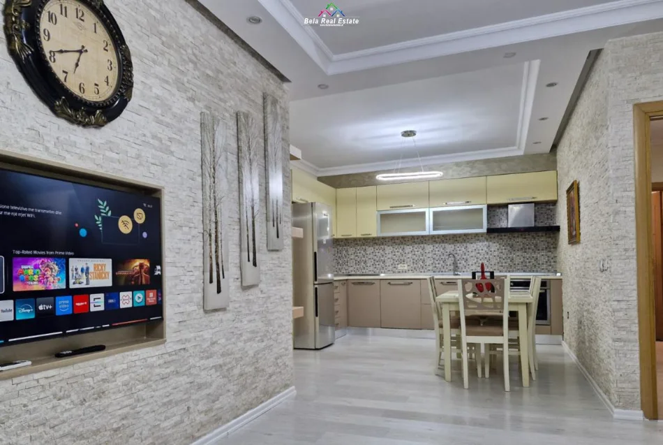 Tirane, shitet apartament 3+1 Kati 4, 127 m² 219.000 € (Rruga Xhanfize Keko)