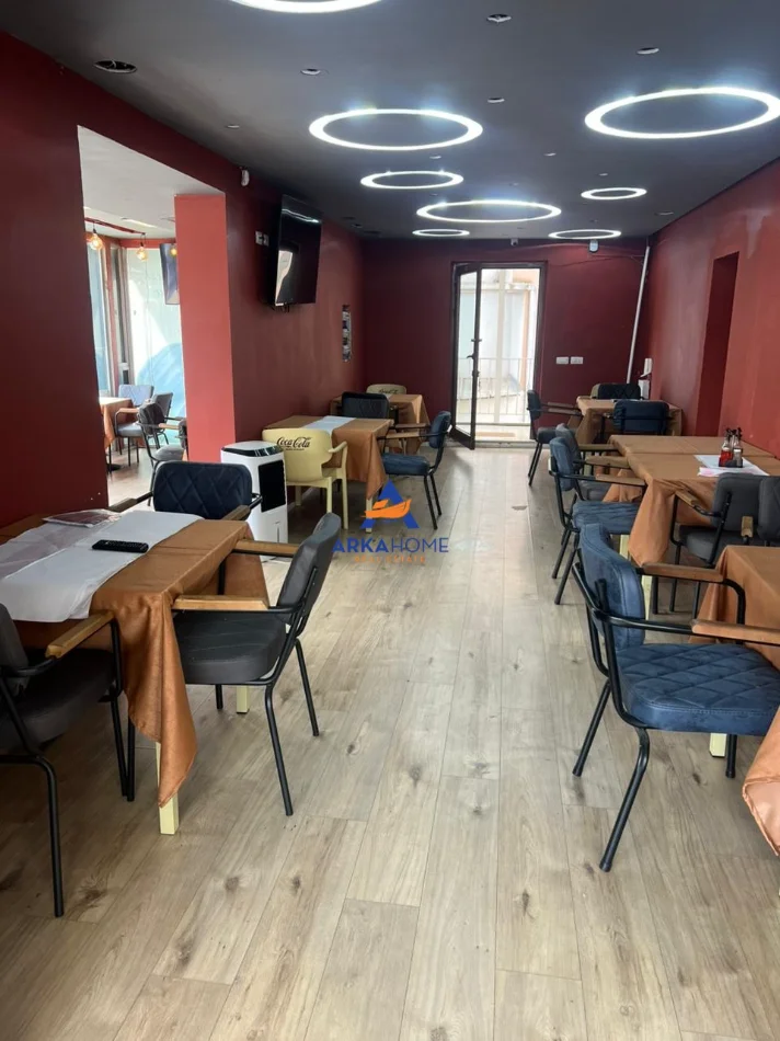 Tirane, jepet me qera ambjent biznesi Kati 1, 120 m² 2.500 € 